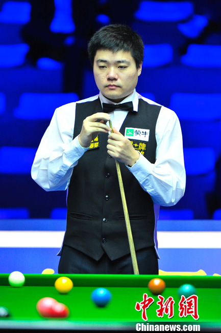 只是帮助他 只是帮助他