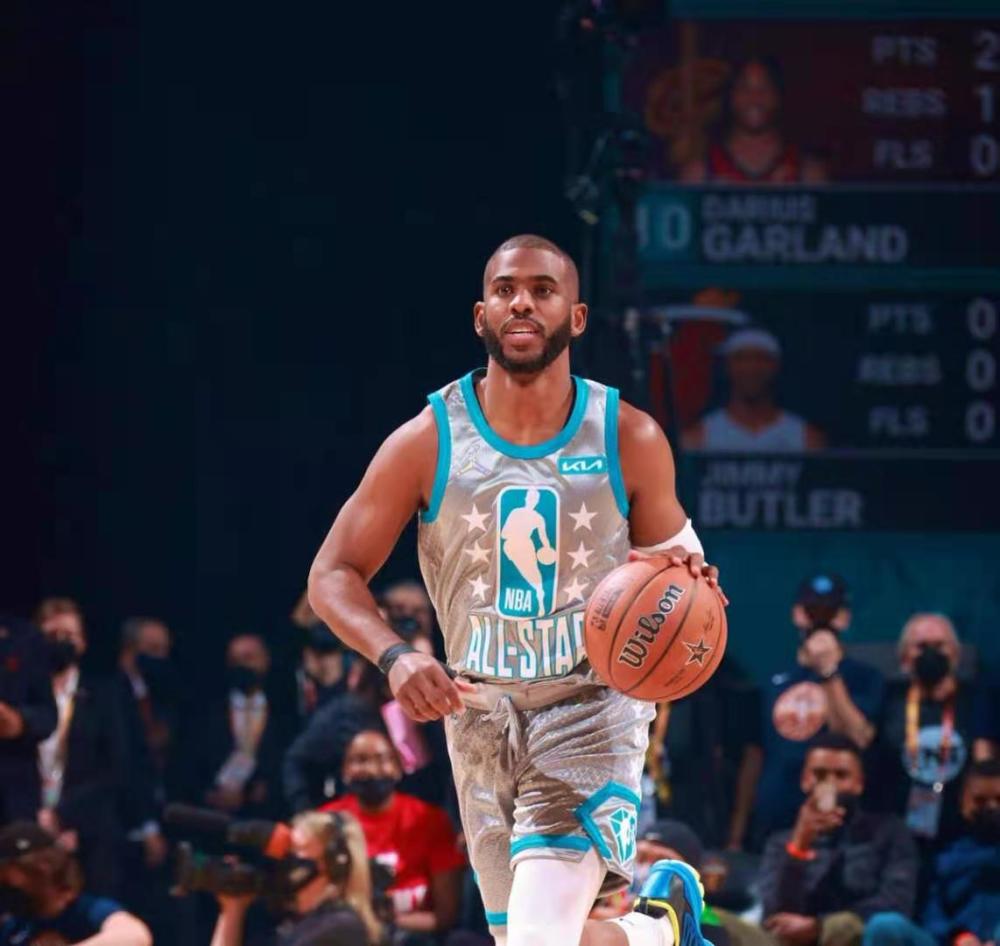 在攻防两端 在攻防两端