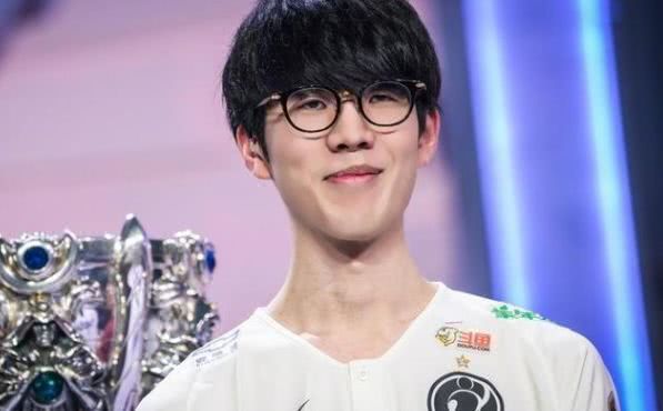 奥作为中场 奥作为中场